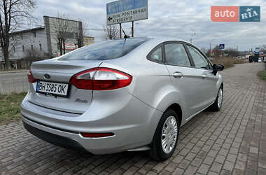 Седан Ford Fiesta 2015 в Ровно