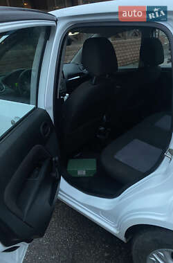 Хэтчбек Ford Fiesta 2006 в 