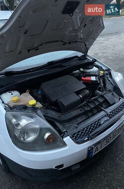 Хэтчбек Ford Fiesta 2006 в 