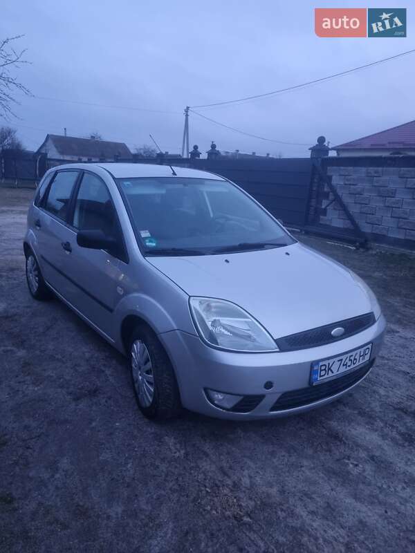 Хэтчбек Ford Fiesta 2004 в Владимирце