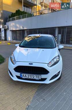 Хетчбек Ford Fiesta 2016 в Києві