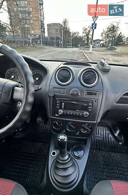 Хэтчбек Ford Fiesta 2007 в 
