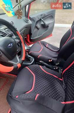 Хэтчбек Ford Fiesta 2010 в 