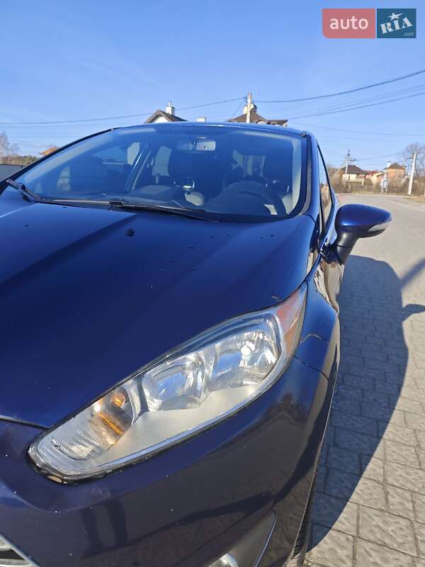 Седан Ford Fiesta 2015 в Львове