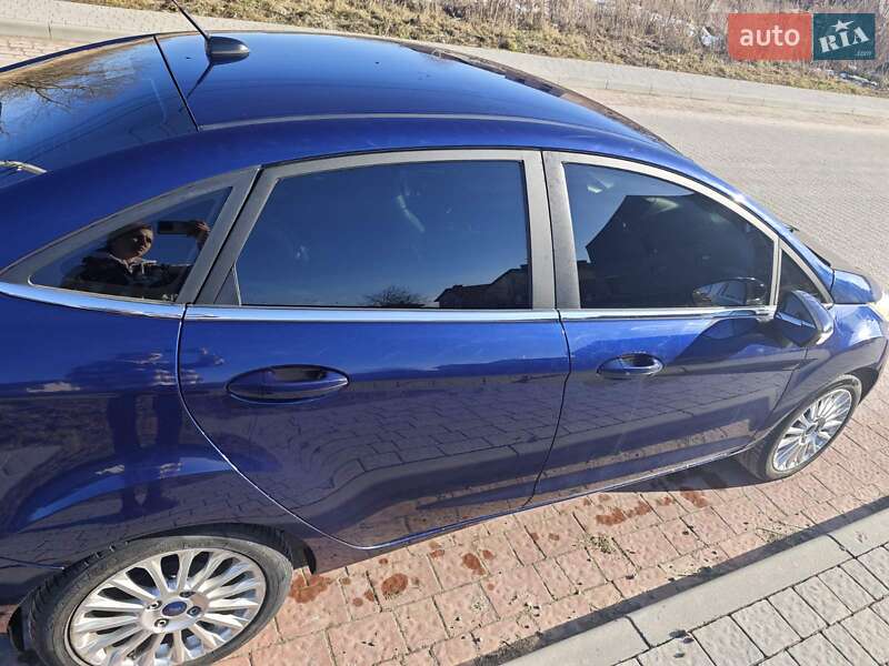 Седан Ford Fiesta 2015 в Львове