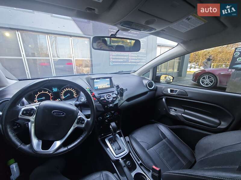 Седан Ford Fiesta 2015 в Львове