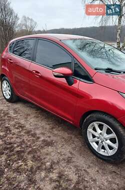 Хэтчбек Ford Fiesta 2013 в 