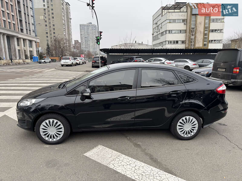 Седан Ford Fiesta 2016 в Киеве