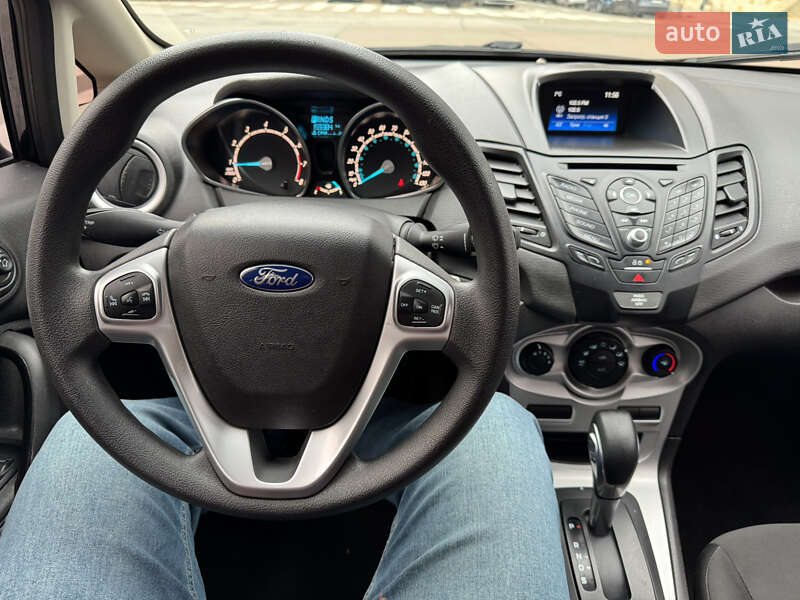 Седан Ford Fiesta 2016 в Киеве