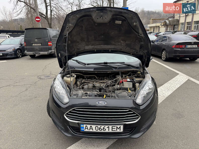 Седан Ford Fiesta 2016 в Киеве
