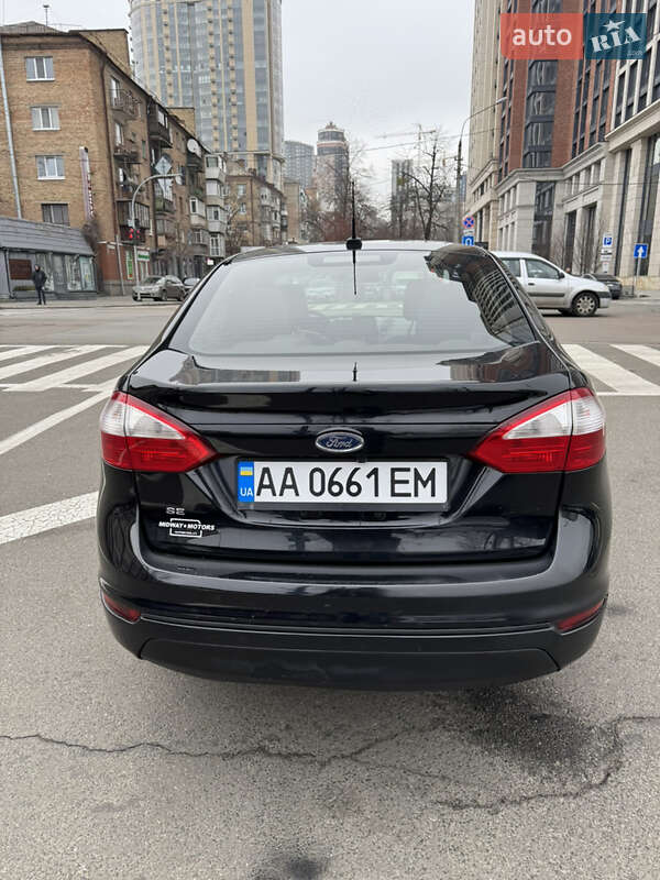 Седан Ford Fiesta 2016 в Киеве