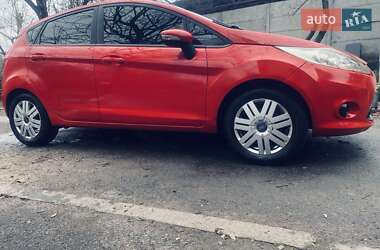 Хэтчбек Ford Fiesta 2012 в 