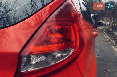 Хэтчбек Ford Fiesta 2012 в 