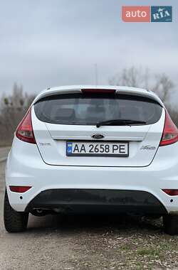 Хетчбек Ford Fiesta 2011 в 