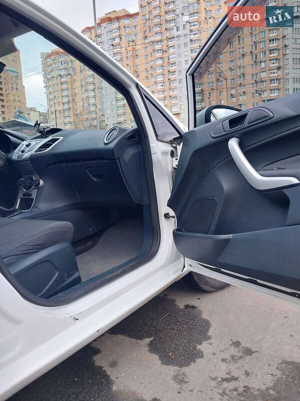Хэтчбек Ford Fiesta 2012 в Киеве