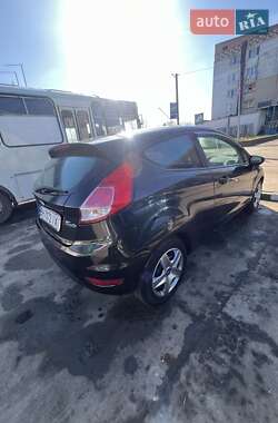 Хэтчбек Ford Fiesta 2013 в 