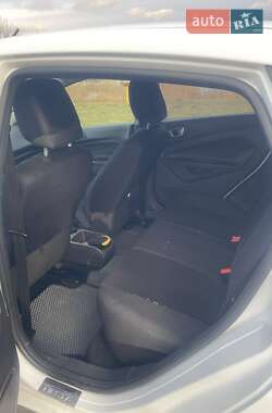 Хэтчбек Ford Fiesta 2013 в 