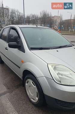 Хетчбек Ford Fiesta 2004 в 