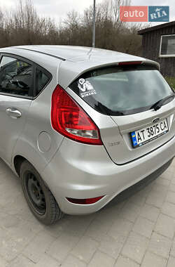 Седан Ford Fiesta 2011 в 