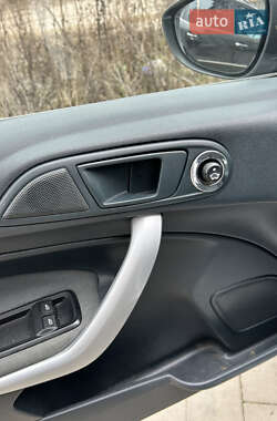 Седан Ford Fiesta 2011 в 