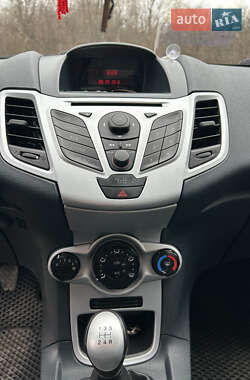 Седан Ford Fiesta 2011 в 