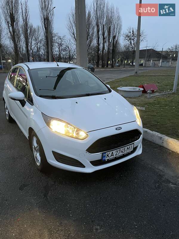 Хэтчбек Ford Fiesta 2017 в 