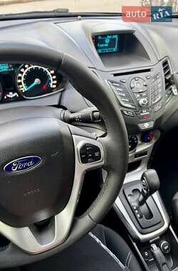 Седан Ford Fiesta 2015 в 