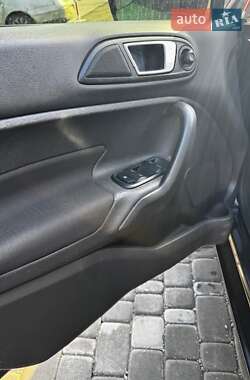 Седан Ford Fiesta 2015 в 