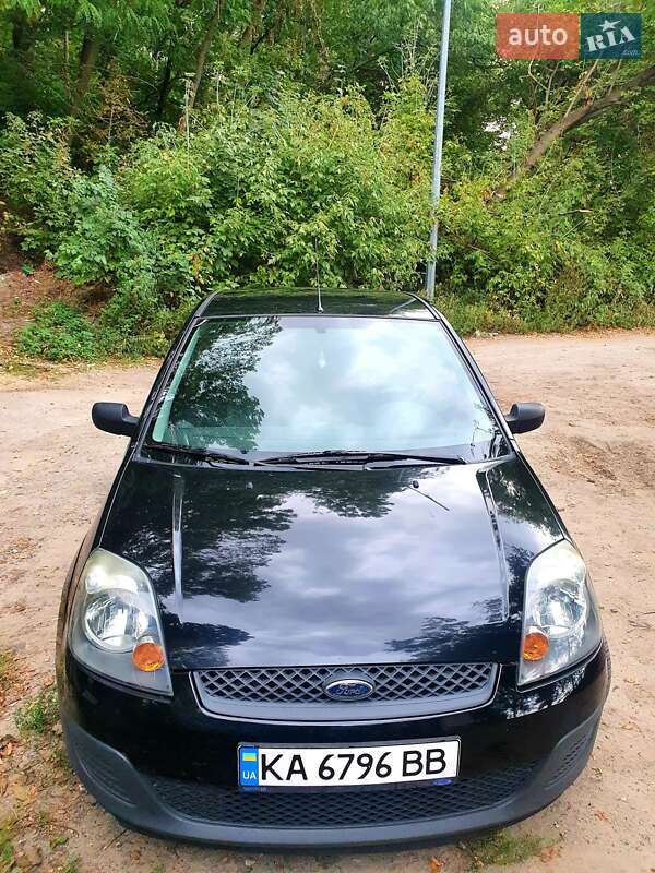 Хэтчбек Ford Fiesta 2008 в 