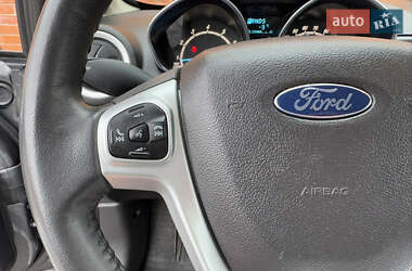 Седан Ford Fiesta 2014 в Киеве