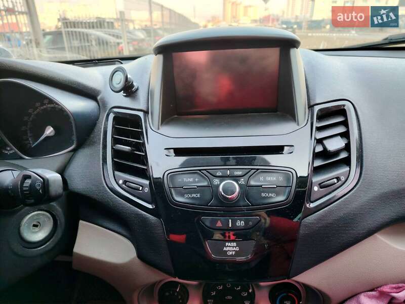 Седан Ford Fiesta 2014 в Киеве