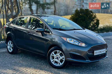 Седан Ford Fiesta 2015 в Днепре