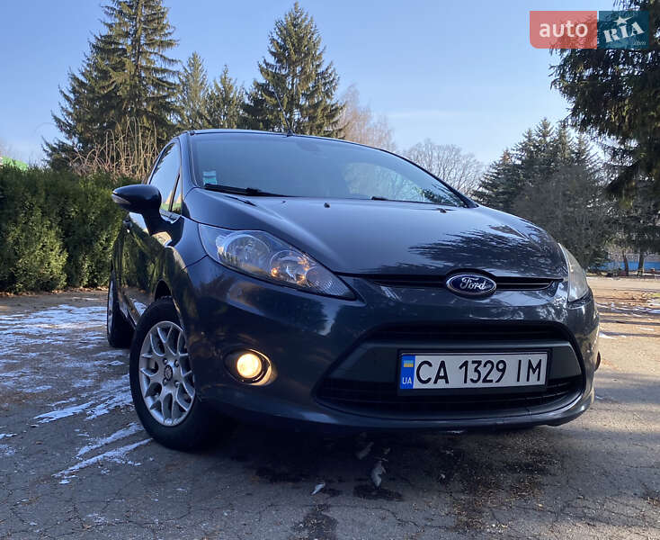 Хэтчбек Ford Fiesta 2011 в Христиновке