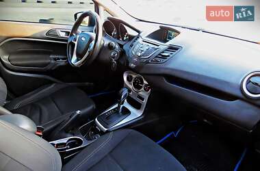 Седан Ford Fiesta 2016 в 