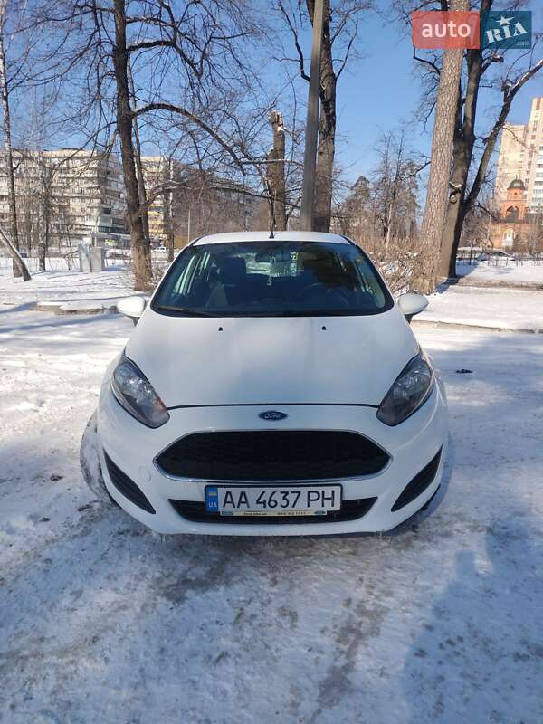 Хетчбек Ford Fiesta 2016 в Києві