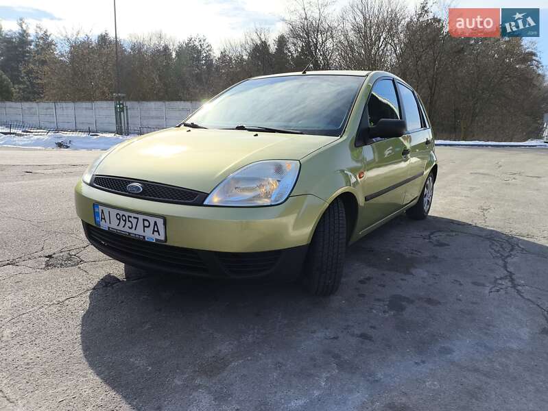 Хэтчбек Ford Fiesta 2005 в 