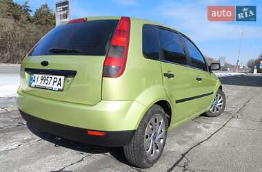 Хэтчбек Ford Fiesta 2005 в 