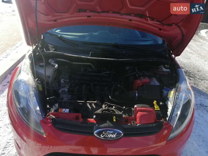 Седан Ford Fiesta 2012 в Чернигове