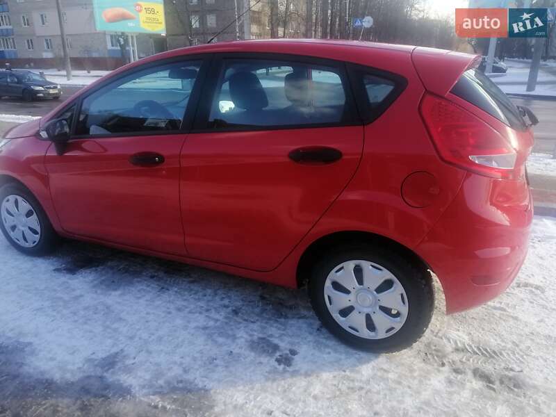 Седан Ford Fiesta 2012 в Чернигове