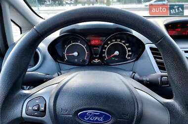 Хэтчбек Ford Fiesta 2010 в 