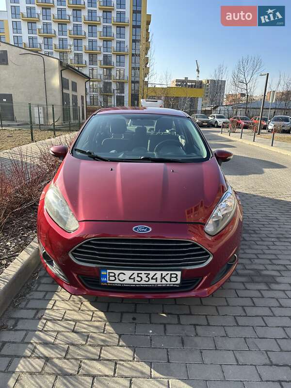 Седан Ford Fiesta 2015 в Львові