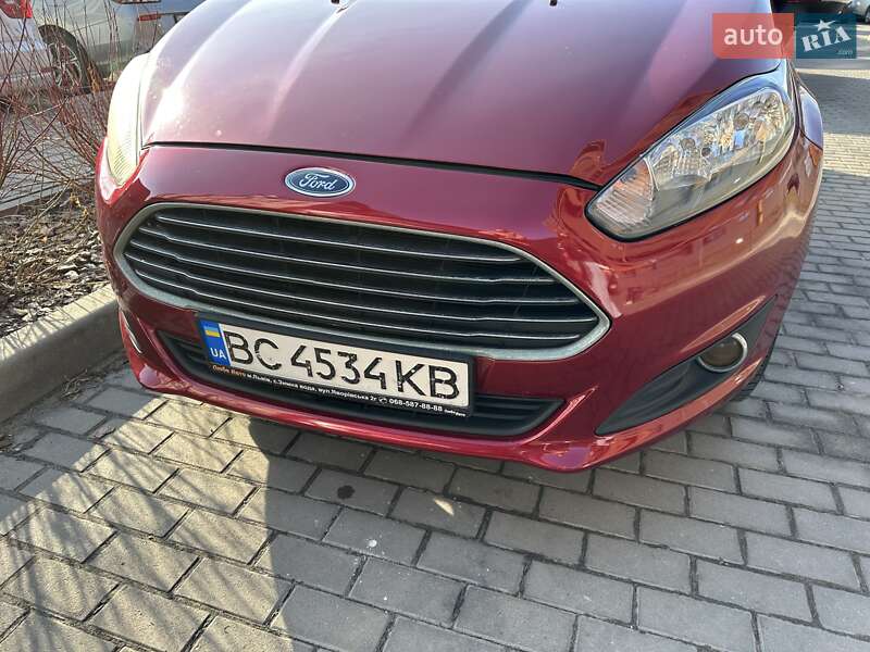 Седан Ford Fiesta 2015 в Львові