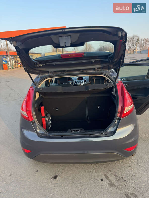 Хэтчбек Ford Fiesta 2011 в Нововолынске
