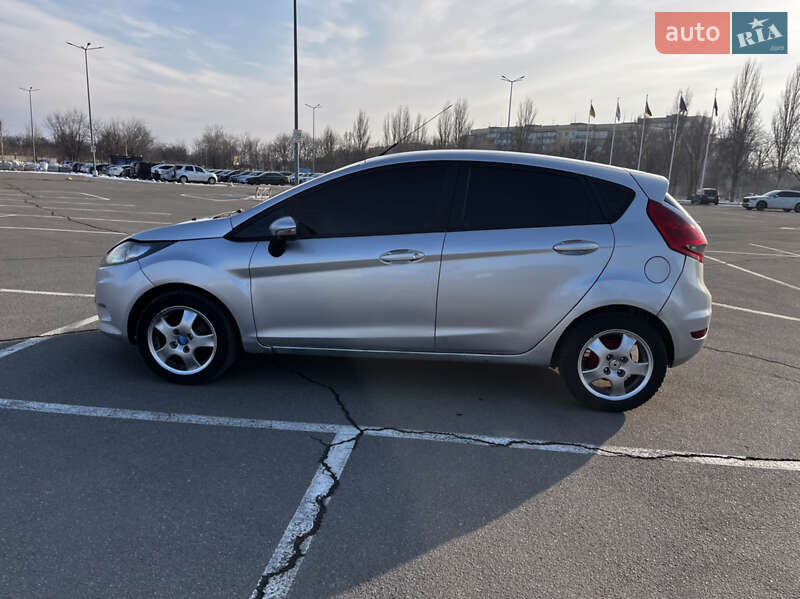 Хэтчбек Ford Fiesta 2011 в Ивано-Франковске