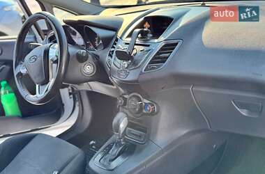 Хэтчбек Ford Fiesta 2016 в 