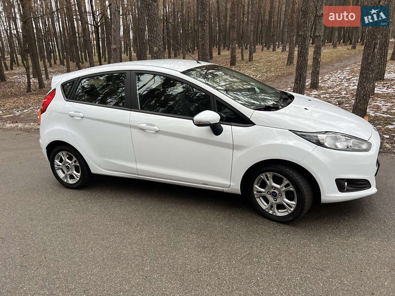 Хэтчбек Ford Fiesta 2017 в Киеве