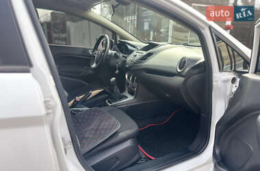 Седан Ford Fiesta 2014 в 