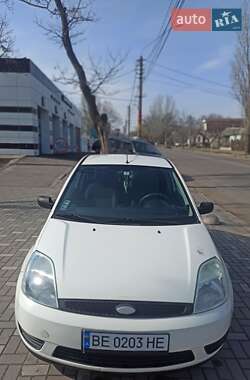 Хэтчбек Ford Fiesta 2005 в 