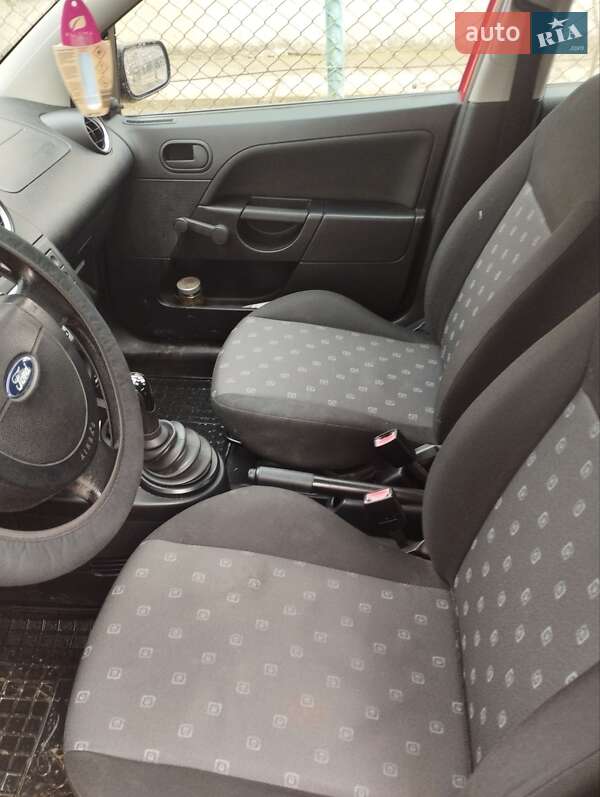 Хетчбек Ford Fiesta 2005 в Кам'янці-Бузькій
