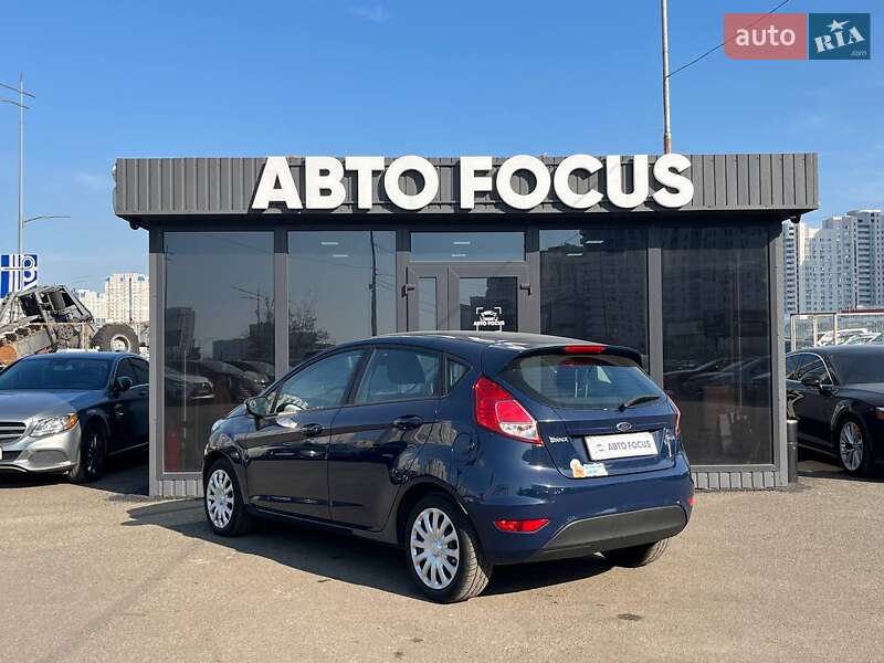 Хэтчбек Ford Fiesta 2016 в Киеве